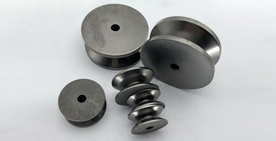 Many graphite cluster wheels in different sizes