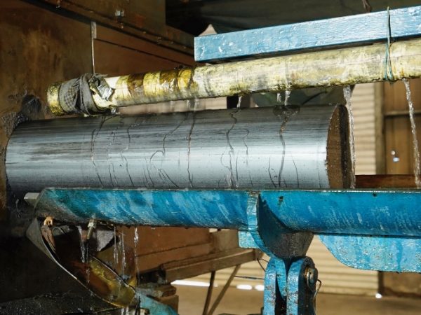 The extruded graphite column is cooled by cooling water.