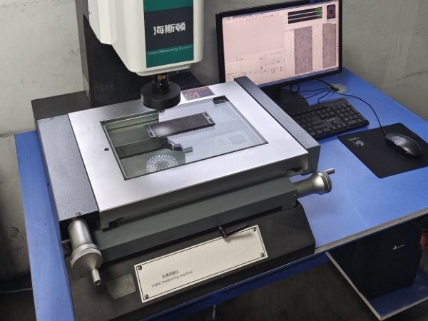 The image measuring instrument is working.