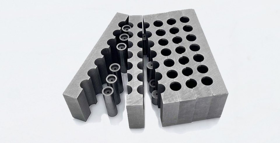 Graphite molds for diamond wire sintering