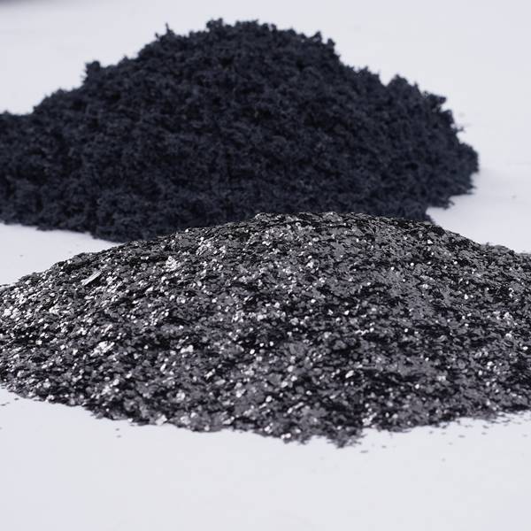 Expandable graphite and worm-like graphite after expansion are placed together.